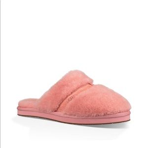 Ugg slippers women NWT white or pink sizes 6-11